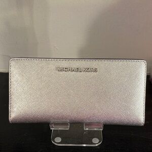 Michael Kors Jet Set Silver Crome wallet